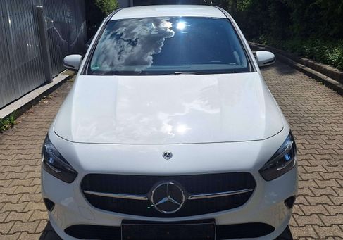 Mercedes-Benz B 180, 2025