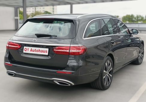 Mercedes-Benz E 300, 2022