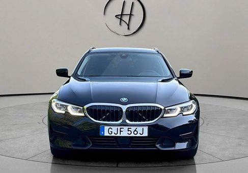 BMW 330, 2022