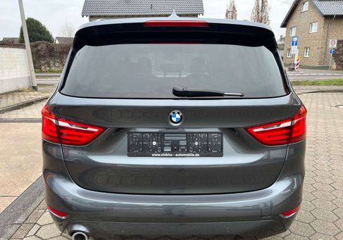 BMW 216, 2021