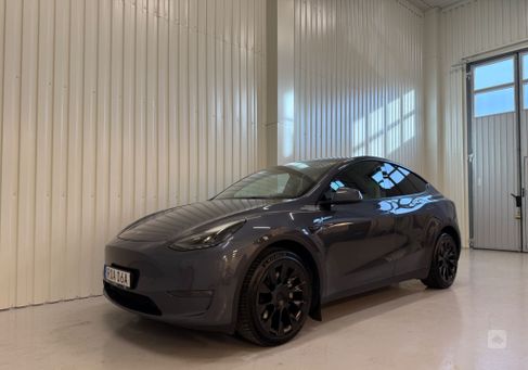 Tesla Model Y, 2021