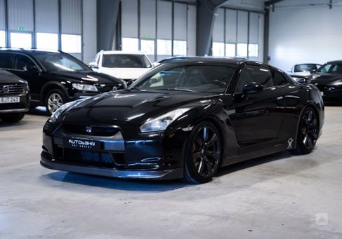 Nissan GT-R, 2010