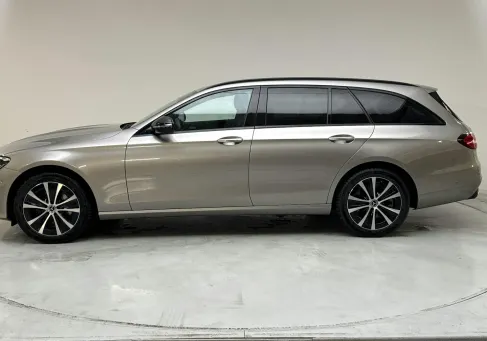 Mercedes-Benz E 300, 2023 2