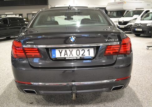 BMW 740, 2015