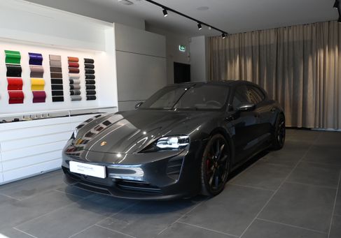 Porsche Taycan, 2022