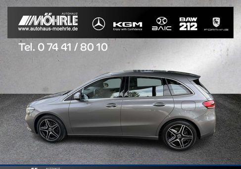 Mercedes-Benz B 200, 2022
