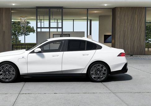 BMW 550, 2025
