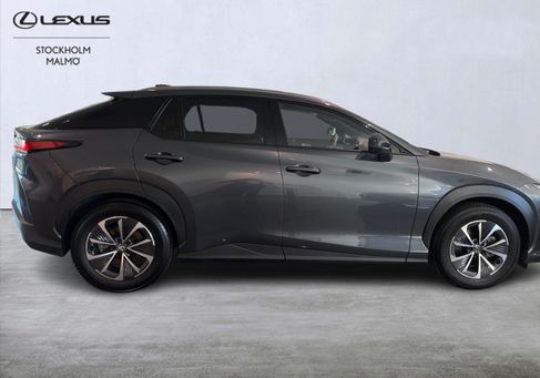 Lexus, 2025