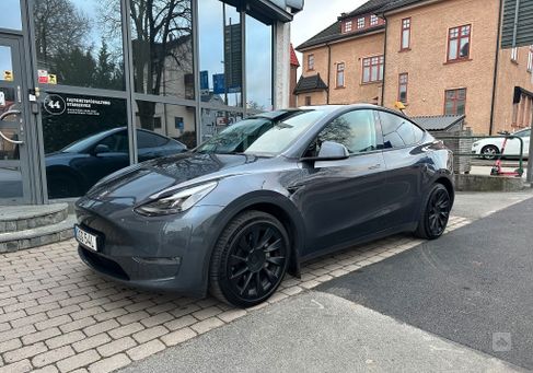 Tesla Model Y, 2021