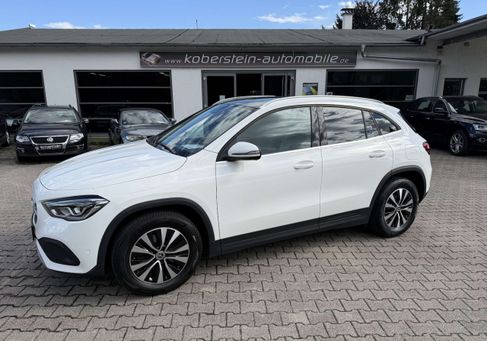 Mercedes-Benz GLA 220, 2022