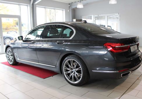 BMW 730, 2018