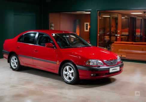 Toyota Avensis, 2001