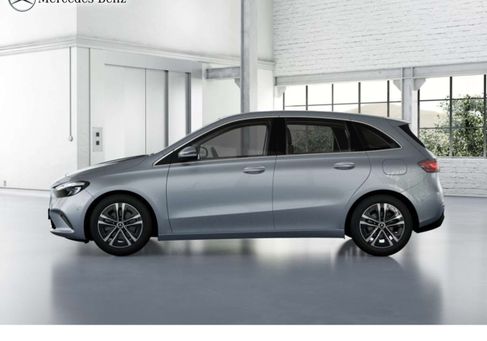 Mercedes-Benz B 180, 2024