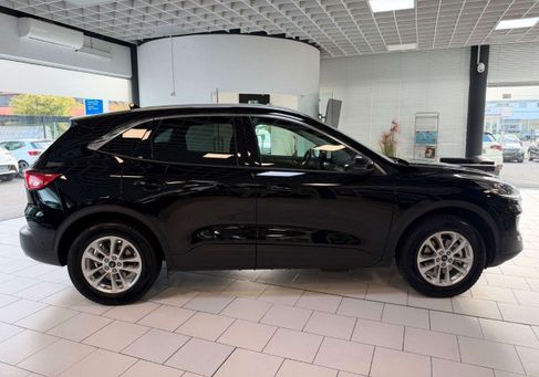 Ford Kuga, 2022 3