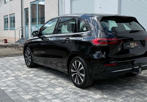 Mercedes-Benz B 250, 2022