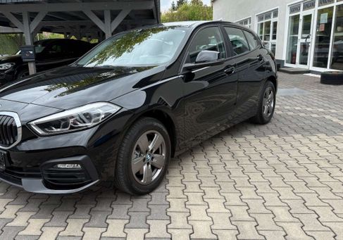 BMW 118, 2021