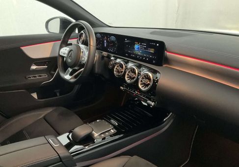 Mercedes-Benz CLA 180, 2021