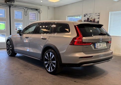 Volvo V60 Cross Country, 2024