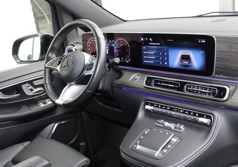 Mercedes-Benz V 300, 2024 3