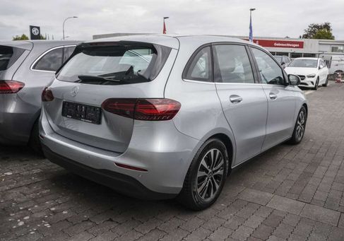 Mercedes-Benz B 180, 2025