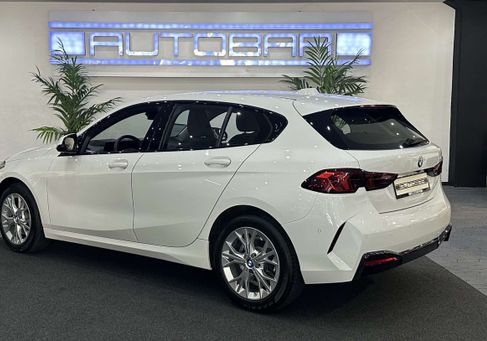 BMW 120, 2025 3