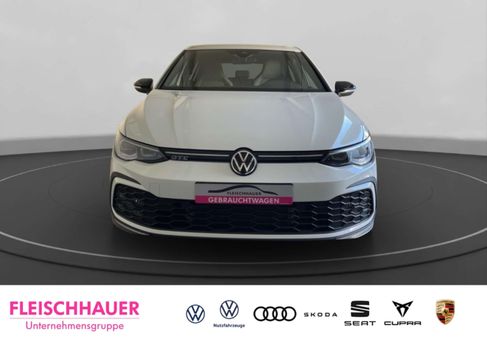 Volkswagen Golf, 2022