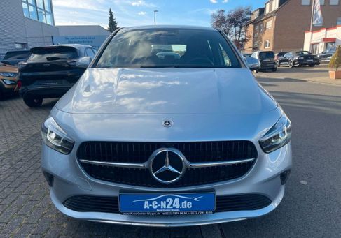 Mercedes-Benz B 180, 2024