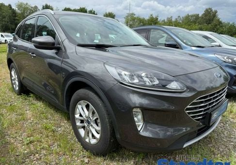 Ford Kuga, 2022 3