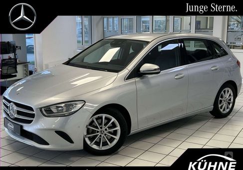 Mercedes-Benz B 180, 2022