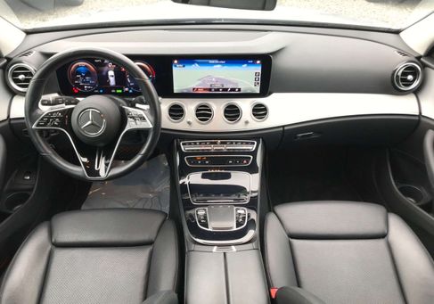 Mercedes-Benz E 300, 2021 3