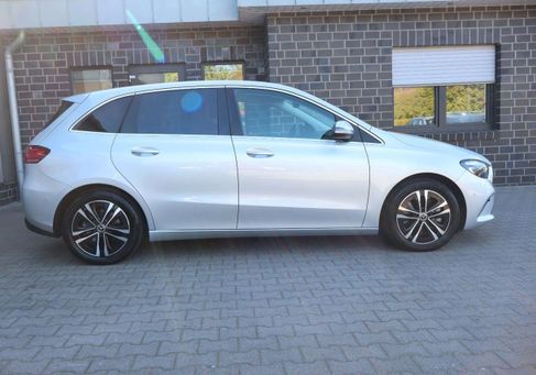 Mercedes-Benz B 220, 2023