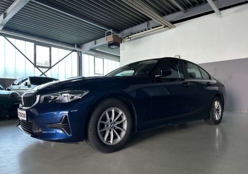 BMW 320, 2019 3