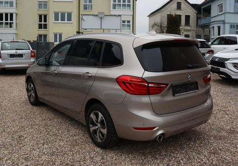 BMW 216, 2022