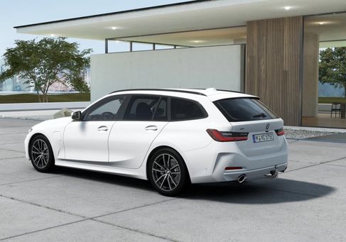 BMW 330, 2026
