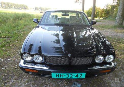 Jaguar XJR, 2001