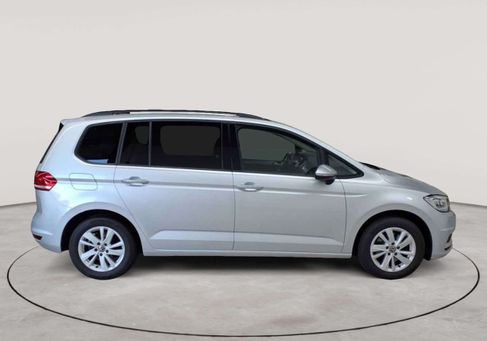 Volkswagen Touran, 2021 3