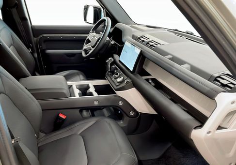 Land Rover Defender, 2025