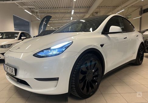 Tesla Model Y, 2022