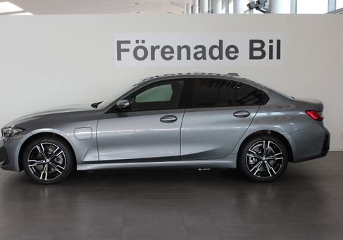 BMW 330, 2025 3