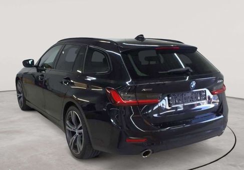 BMW 330, 2022