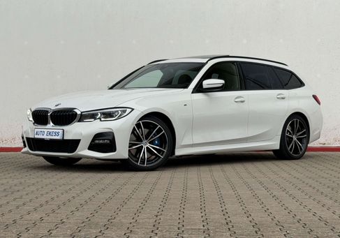 BMW 330, 2022