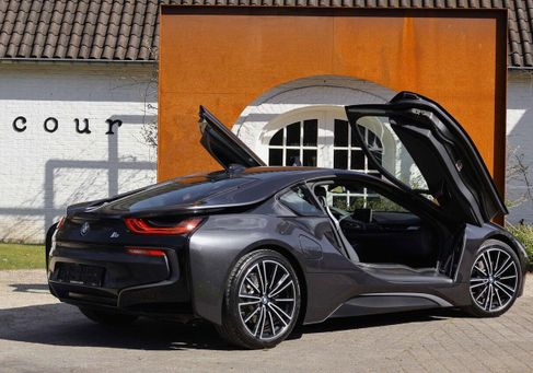BMW i8, 2016
