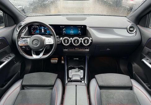 Mercedes-Benz GLA 200, 2021