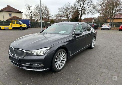 BMW 730, 2017