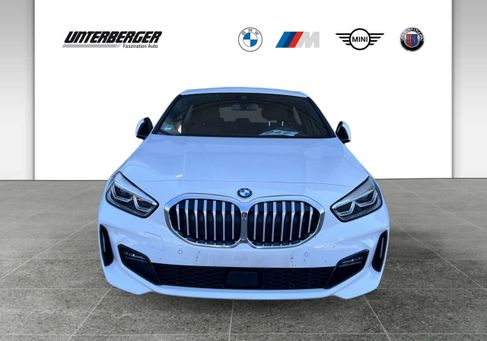BMW 118, 2022