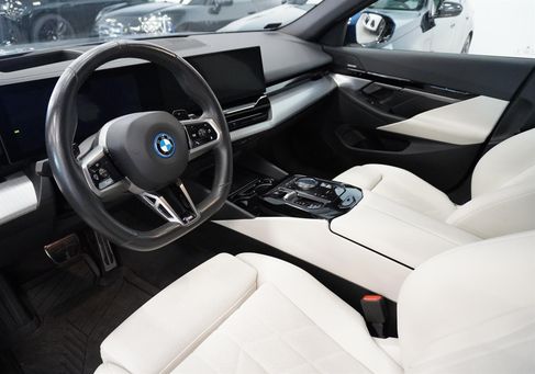 BMW 530, 2025 3