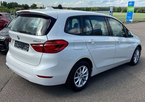 BMW 216, 2021 3
