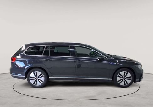 Volkswagen Passat, 2021