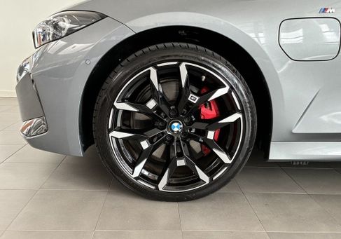 BMW 330, 2025