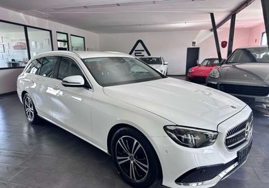 Mercedes-Benz E 200, 2022